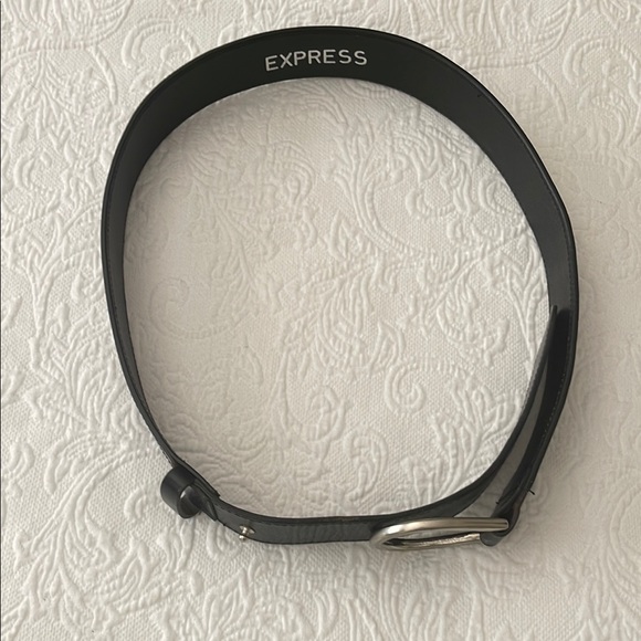 Elegant Black Leather Belt - Picture 4 of 4